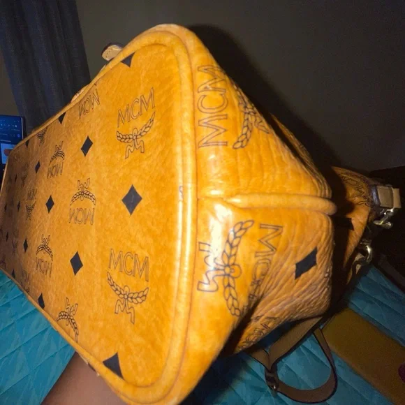 MCM Visetos Medium Essentials Shopper Tote Cognac - Picture 10 of 17